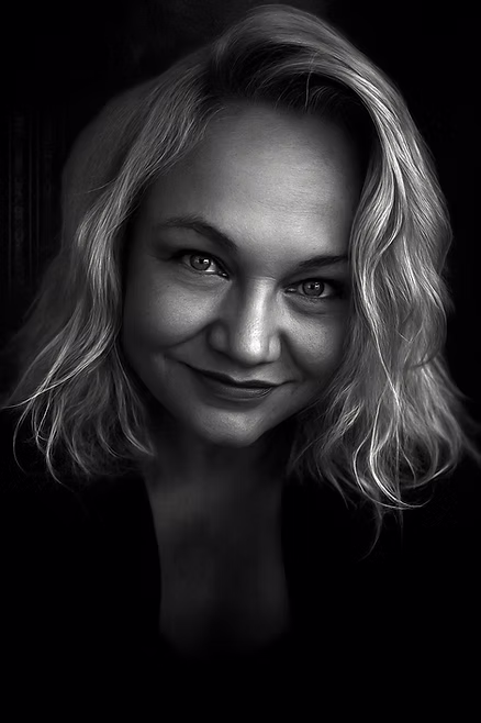 SB Darkmoor, author of The Djinn Never Sleep, a supernatural thriller set in Egypt.